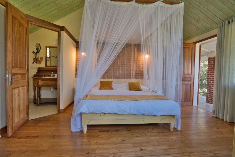 Hotelkamer met een tweepersoonsbed