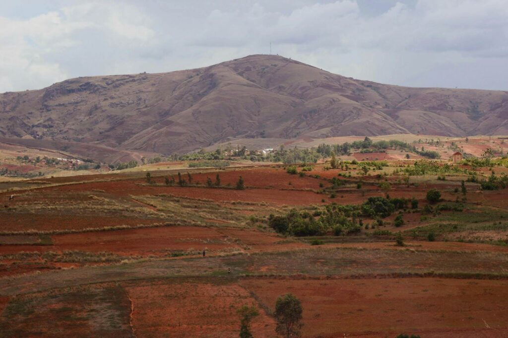 Paysage de montagne rouge